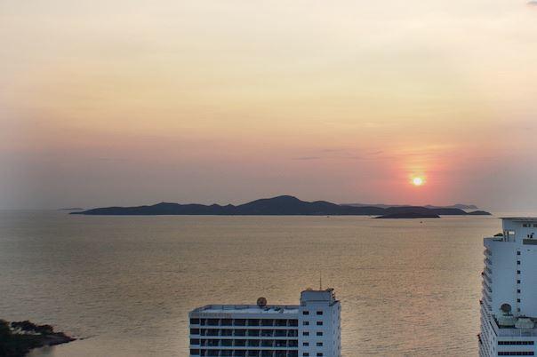 The Cliff Residence Condo Pattaya Rum bild