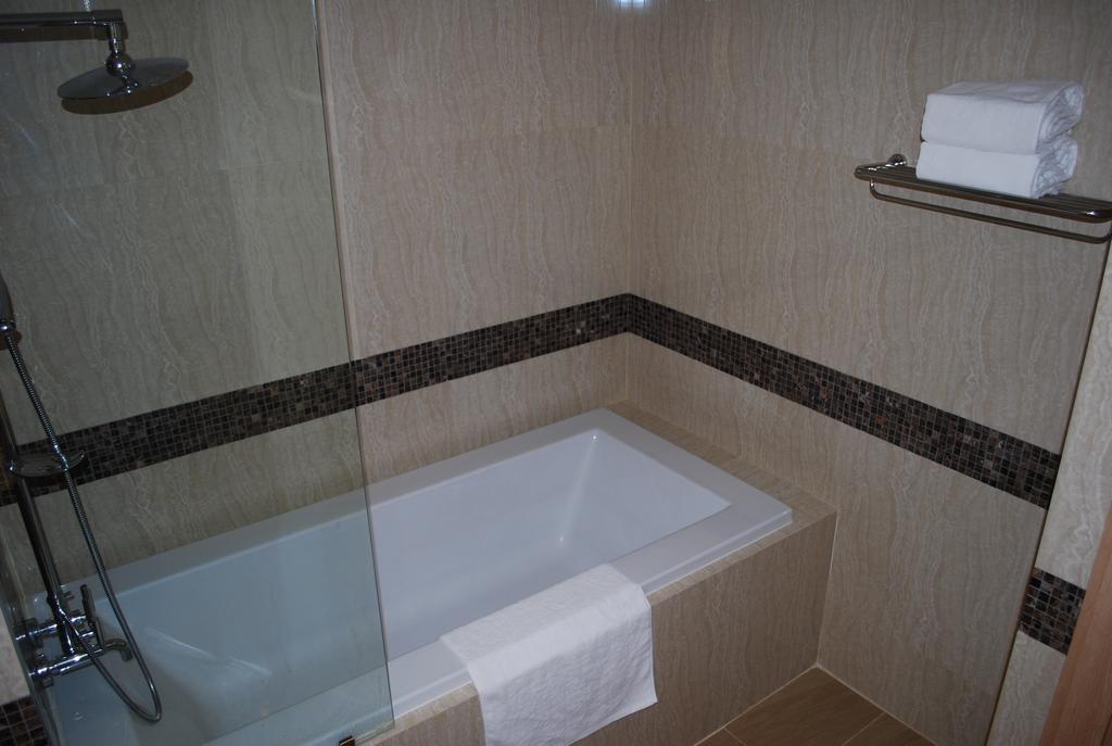 The Cliff Residence Condo Pattaya Rum bild